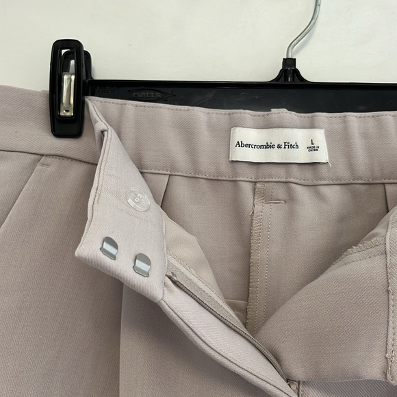 Abercrombie Ultra High Rise Tailored Shorts - Light Taupe, Large - Picture 5 of 10